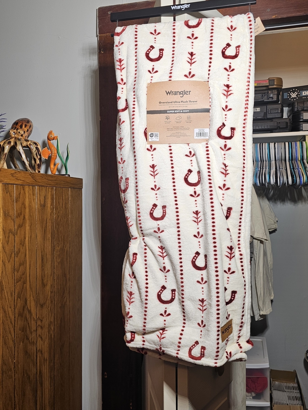 Wrangler Cream and Red Horseshoe Plush Throw Blanket